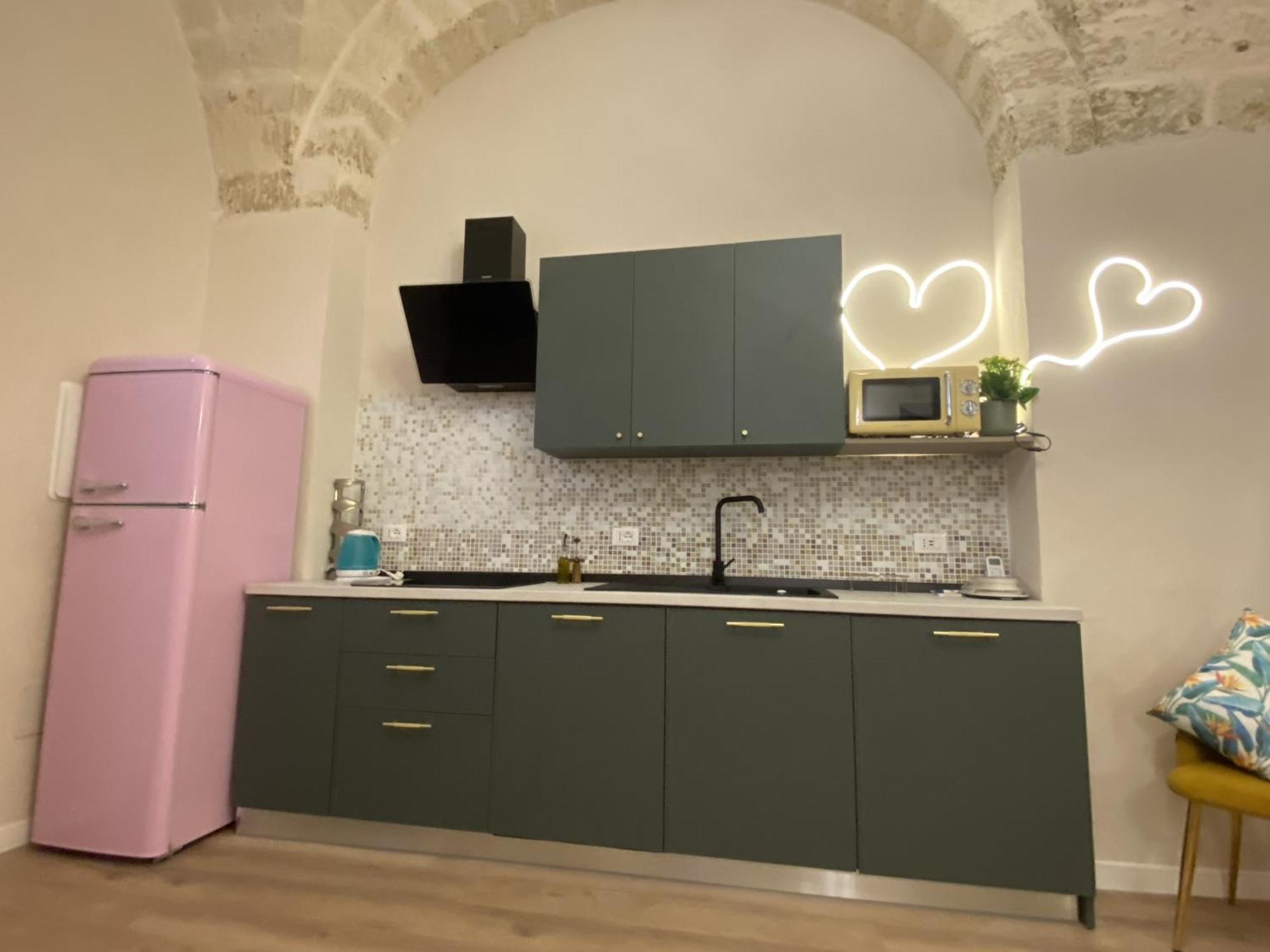 Quiet And Stylish - Bari City Center, Minutes To Station Bagian luar foto