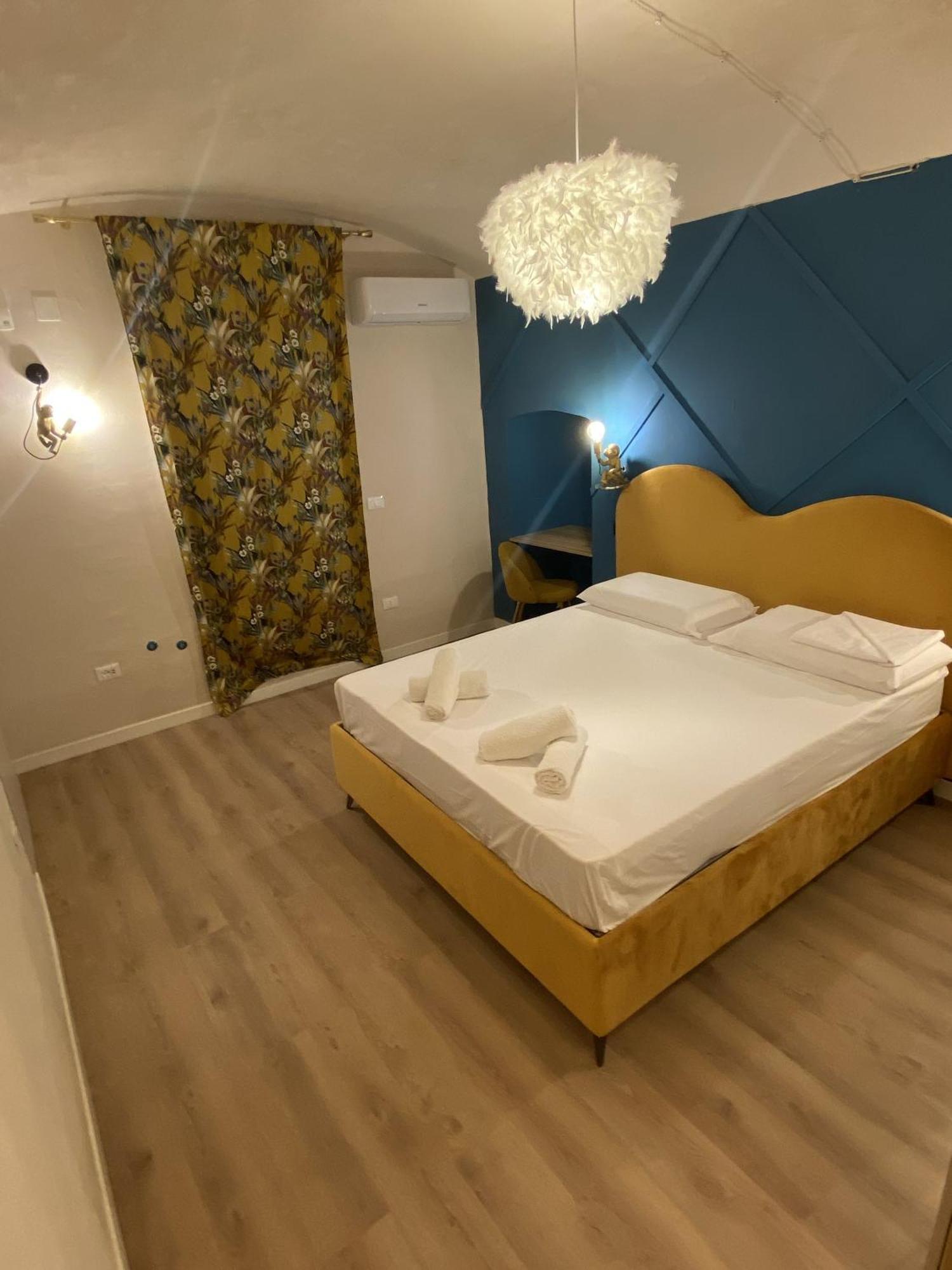 Quiet And Stylish - Bari City Center, Minutes To Station Bagian luar foto