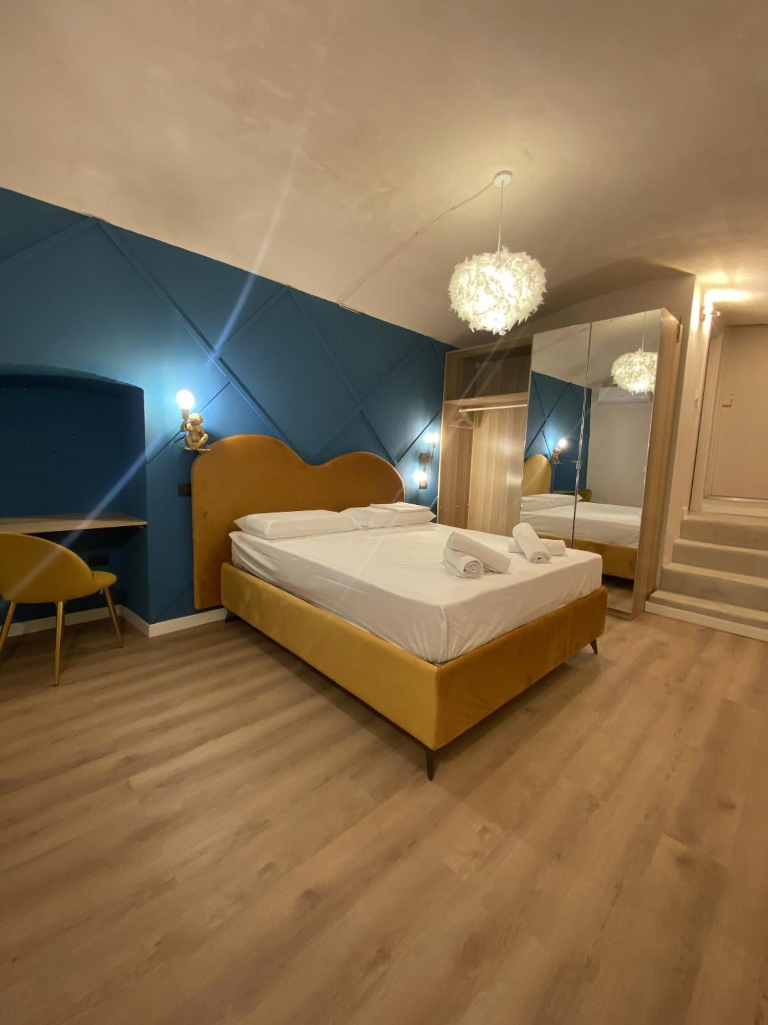 Quiet And Stylish - Bari City Center, Minutes To Station Bagian luar foto